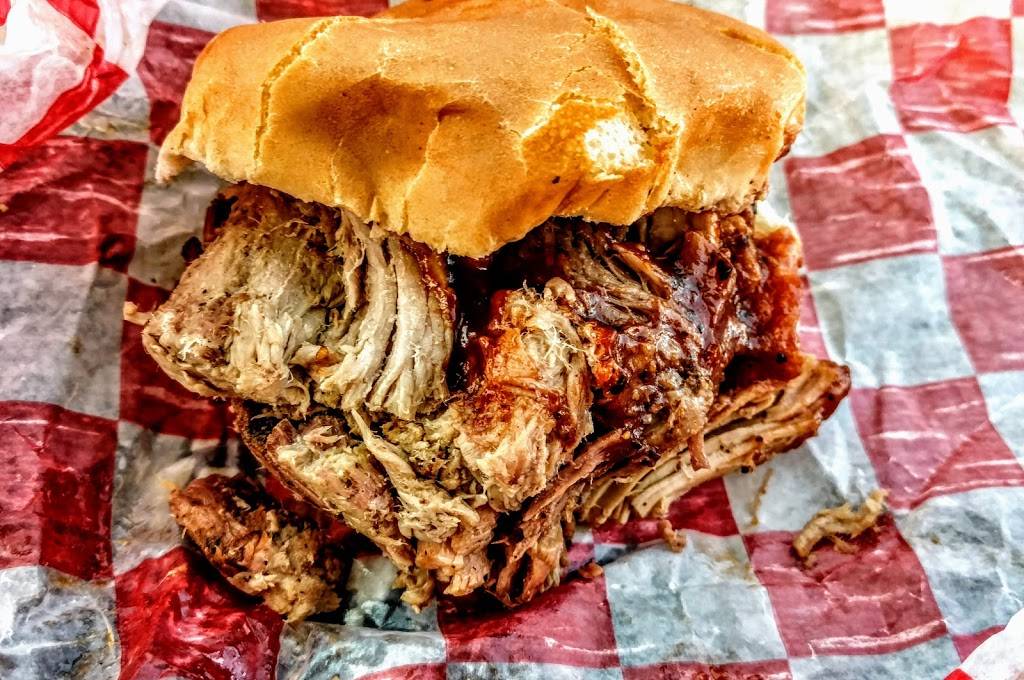 Hillbillys BBQ | restaurant | 1506 Donelson Pkwy, Dover, TN 37058, USA | 9312324449 OR +1 931-232-4449