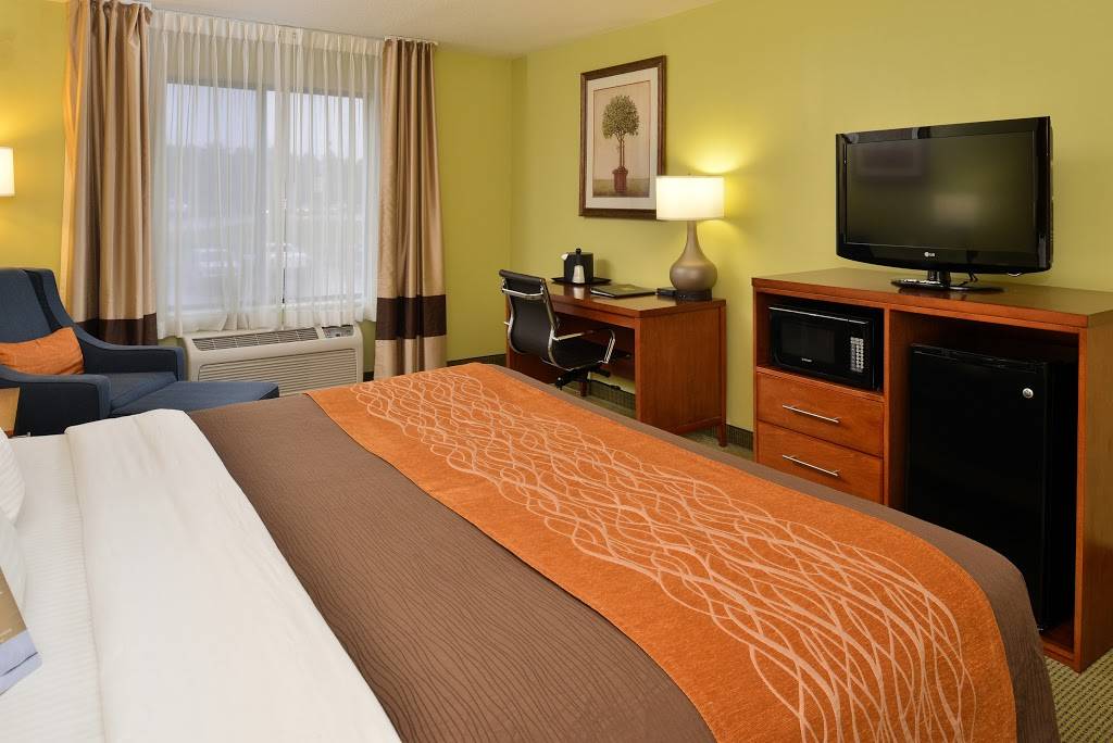 Comfort Inn & Suites Black River Falls I-94 | restaurant | W10170 WI-54 E, Black River Falls, WI 54615, USA | 7156703010 OR +1 715-670-3010