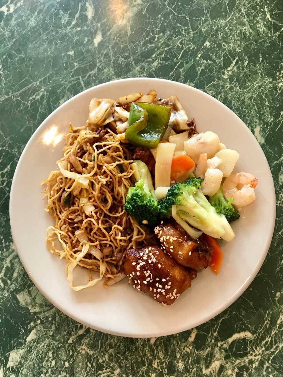 Le Gong Gourmet | restaurant | 2140 W St Paul Ave C, Waukesha, WI 53188, USA | 2628966688 OR +1 262-896-6688