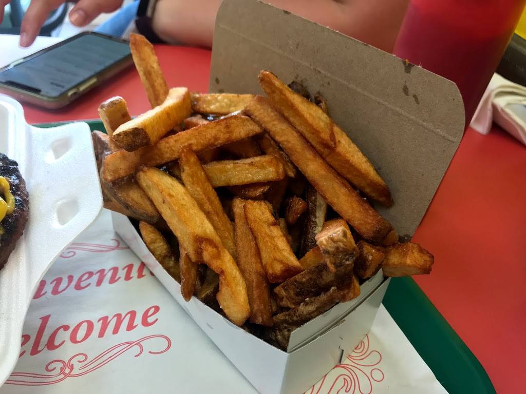 Retro Burger | restaurant | 1684 Danforth Ave, Toronto, ON M4C 1H6, Canada | 6473467771 OR +1 647-346-7771