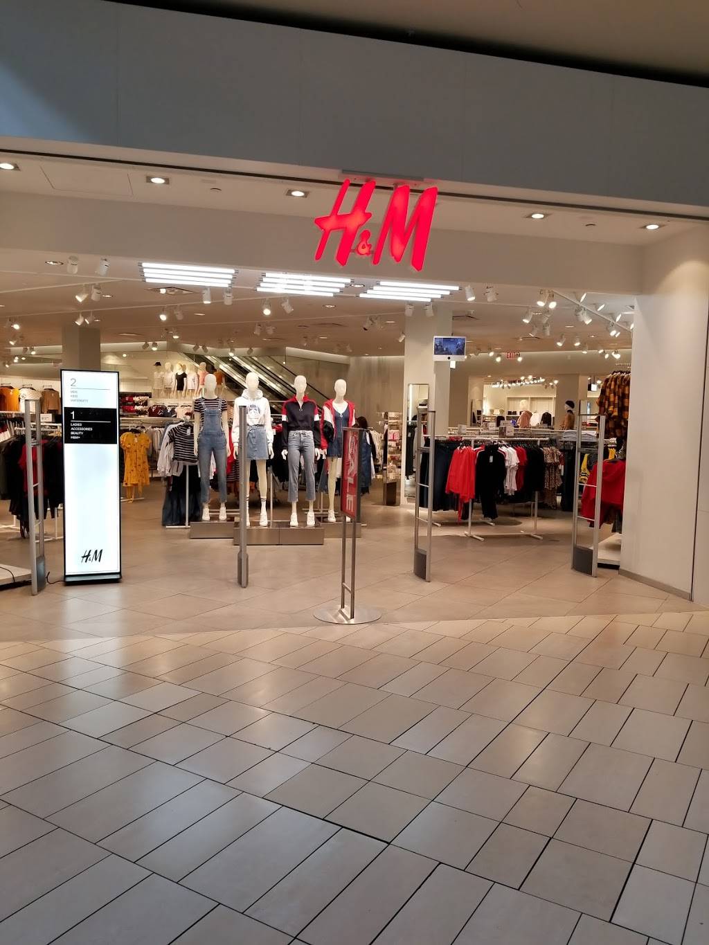 Arrowhead Towne Center | shopping mall | 7700 W. Arrowhead Towne Center, Glendale, AZ 85308, USA | 6239797777 OR +1 623-979-7777