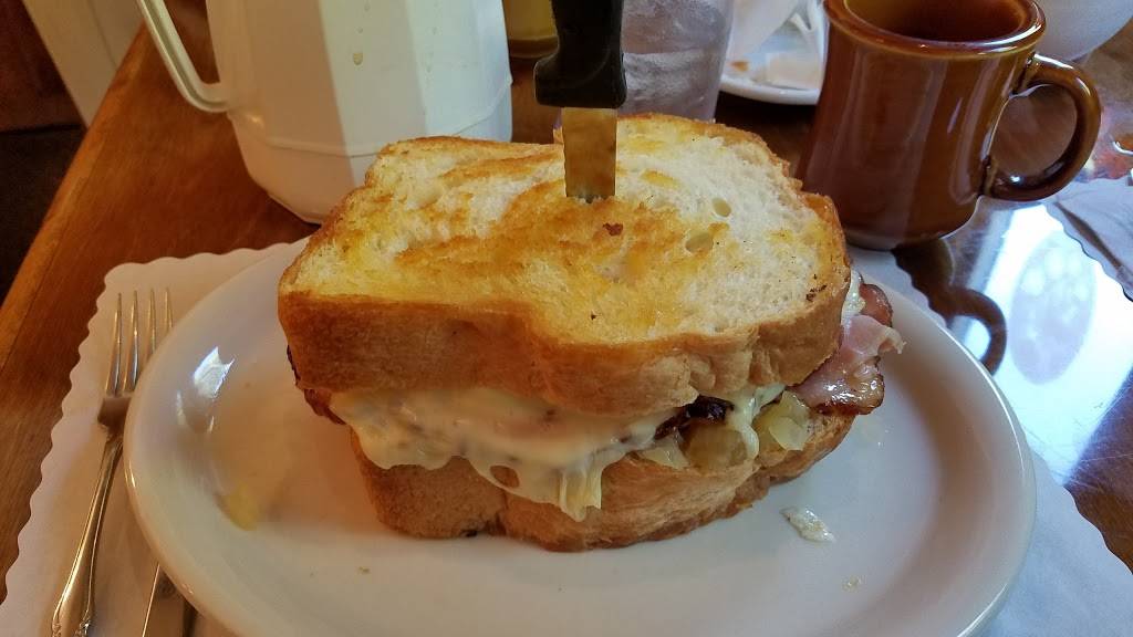 Lake Placid Inn | restaurant | 1520 Co Rd F, Minocqua, WI 54548, USA | 7153564202 OR +1 715-356-4202