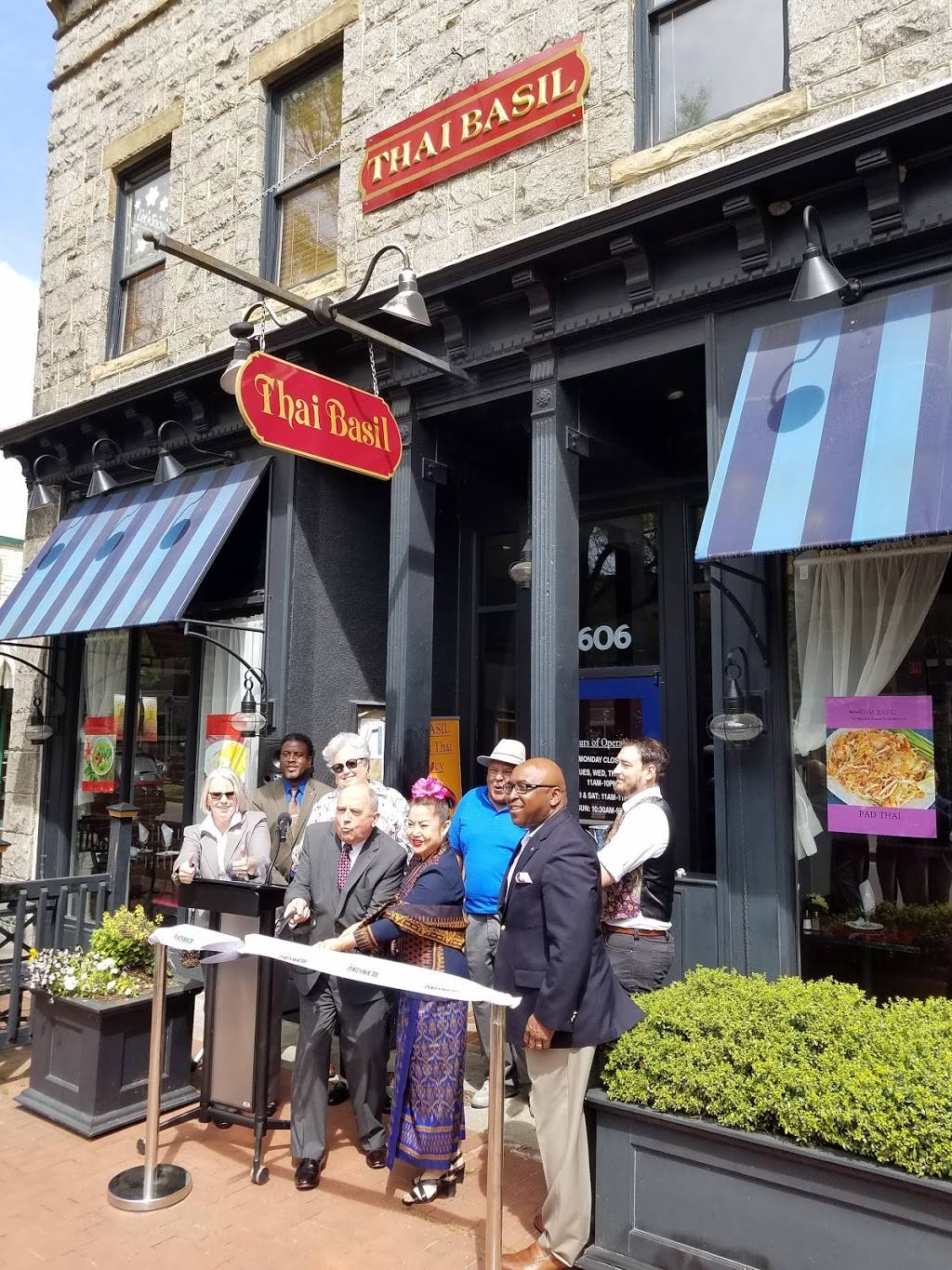 Thai basil | restaurant | 606 High St, Portsmouth, VA 23704, USA | 7579662698 OR +1 757-966-2698