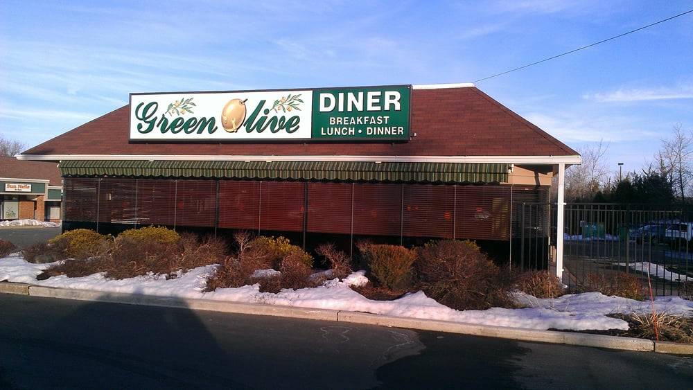 Green Olive Diner restaurant | restaurant | 443 S Broad St, Meriden, CT 06450, USA | 2033790927 OR +1 203-379-0927