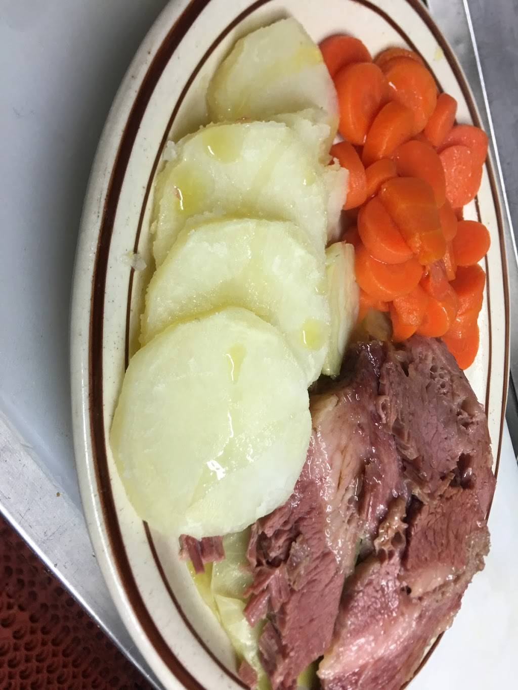 Muscatine Family Restaurant | restaurant | 1903 Park Ave, Muscatine, IA 52761, USA | 5632635490 OR +1 563-263-5490