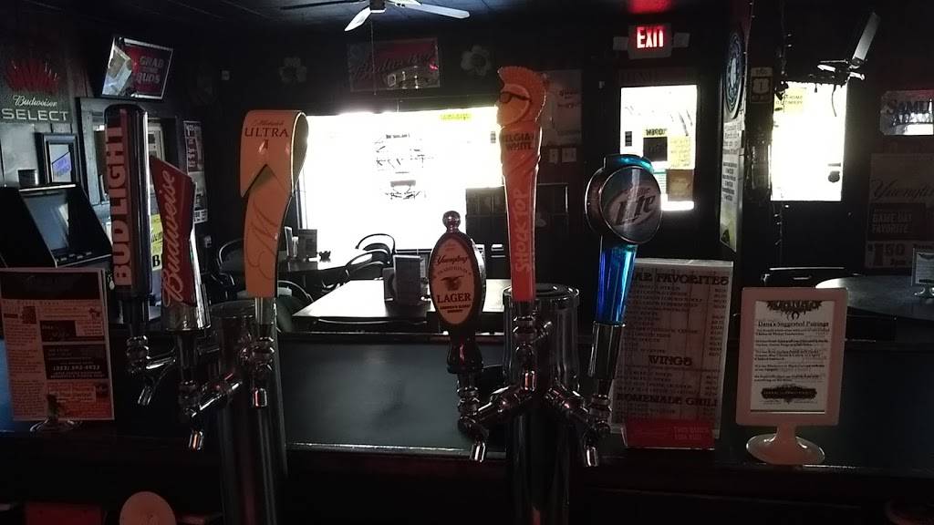 Danas Crossroads bar and grille | restaurant | 25 W Dr Martin Luther King Jr Blvd, Brooksville, FL 34601, USA | 3527972709 OR +1 352-797-2709