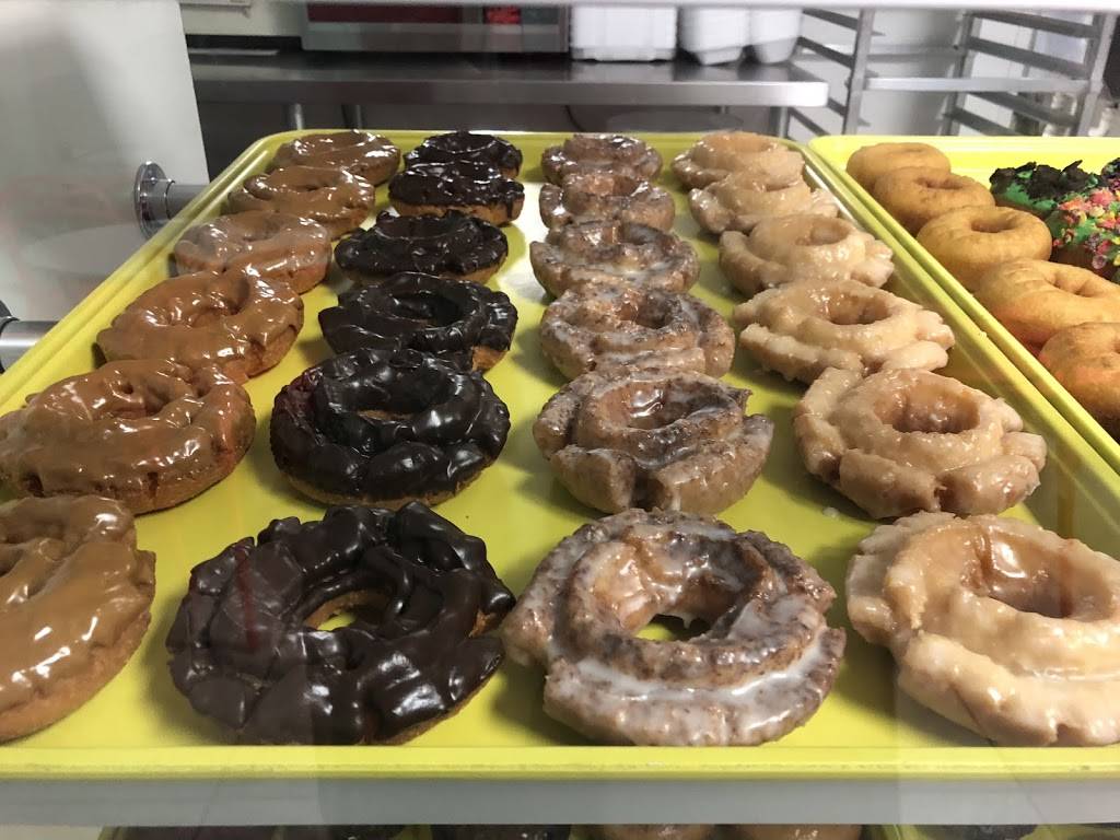 Mustang Donuts | restaurant | 1337 East hwy 152 #117, Mustang, OK 73064, USA | 4052610922 OR +1 405-261-0922