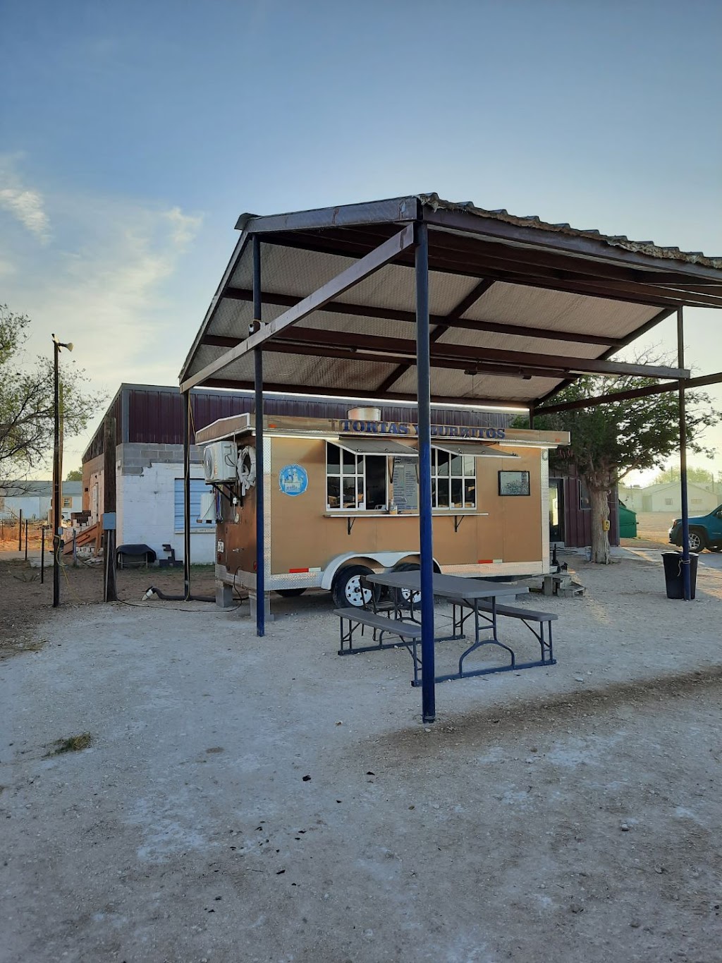 Los Abuelos Food Truck | restaurant | 1000 N Main Ave, Monahans, TX 79756, USA | 4322087847 OR +1 432-208-7847