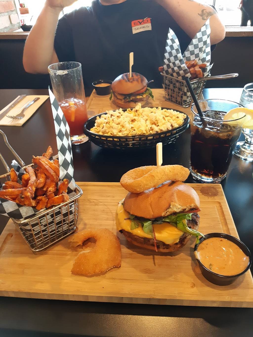 Bistro La Chambre | restaurant | 50 Boulevard Industriel, Repentigny, QC J6A 4X6, Canada | 4508241424 OR +1 450-824-1424