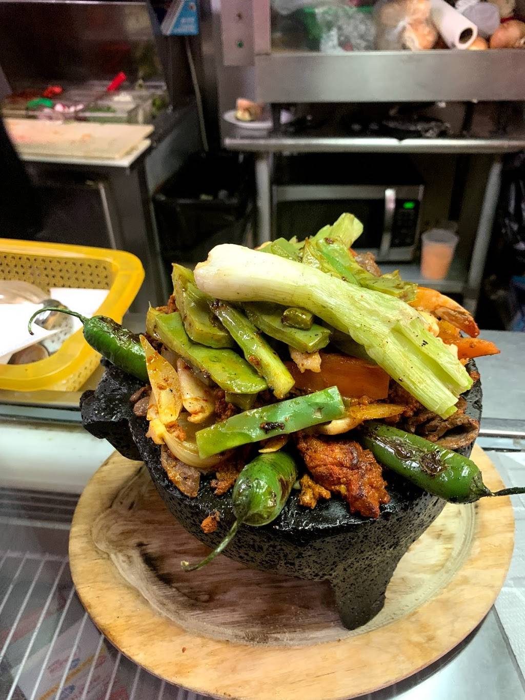 Taqueria Oaxaqueña | restaurant | 214 French St, New Brunswick, NJ 08901, USA | 7324189808 OR +1 732-418-9808