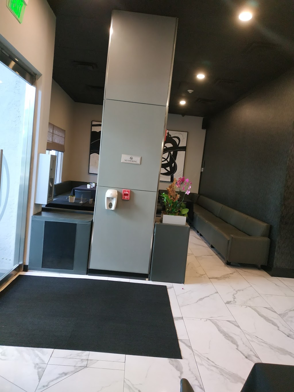 Madisons Restaurant and Bar | restaurant | 185 SE 14th Terrace, Miami, FL 33131, USA | 3053495256 OR +1 305-349-5256