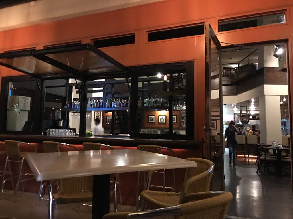 Pho District Vietnamese Street Food | restaurant | 2401 W 7th St, Fort Worth, TX 76107, USA | 8178629988 OR +1 817-862-9988