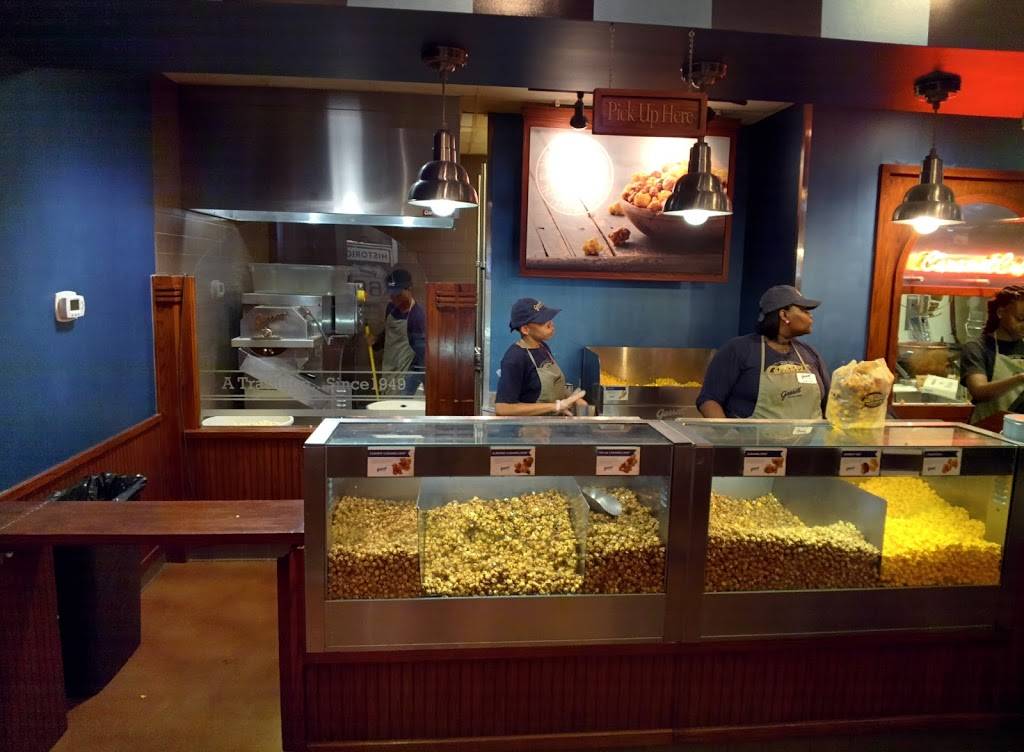 Garrett Popcorn Shops | meal takeaway | 600 E Grand Ave, Chicago, IL 60611, USA | 8884767267 OR +1 888-476-7267