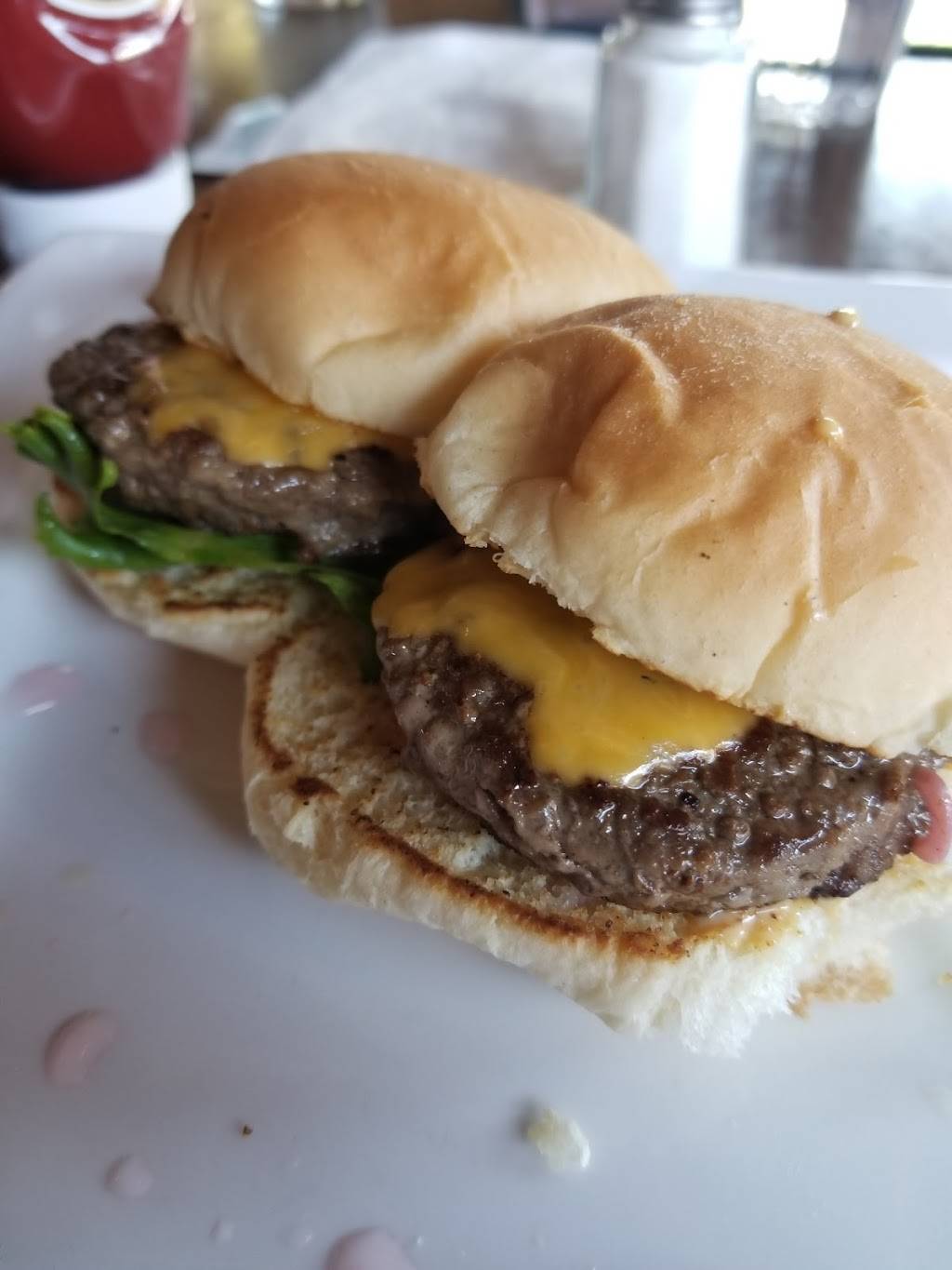 Normandy Park Ale House | restaurant | 19803 1st Ave S #104, Normandy Park, WA 98148, USA | 2065926986 OR +1 206-592-6986