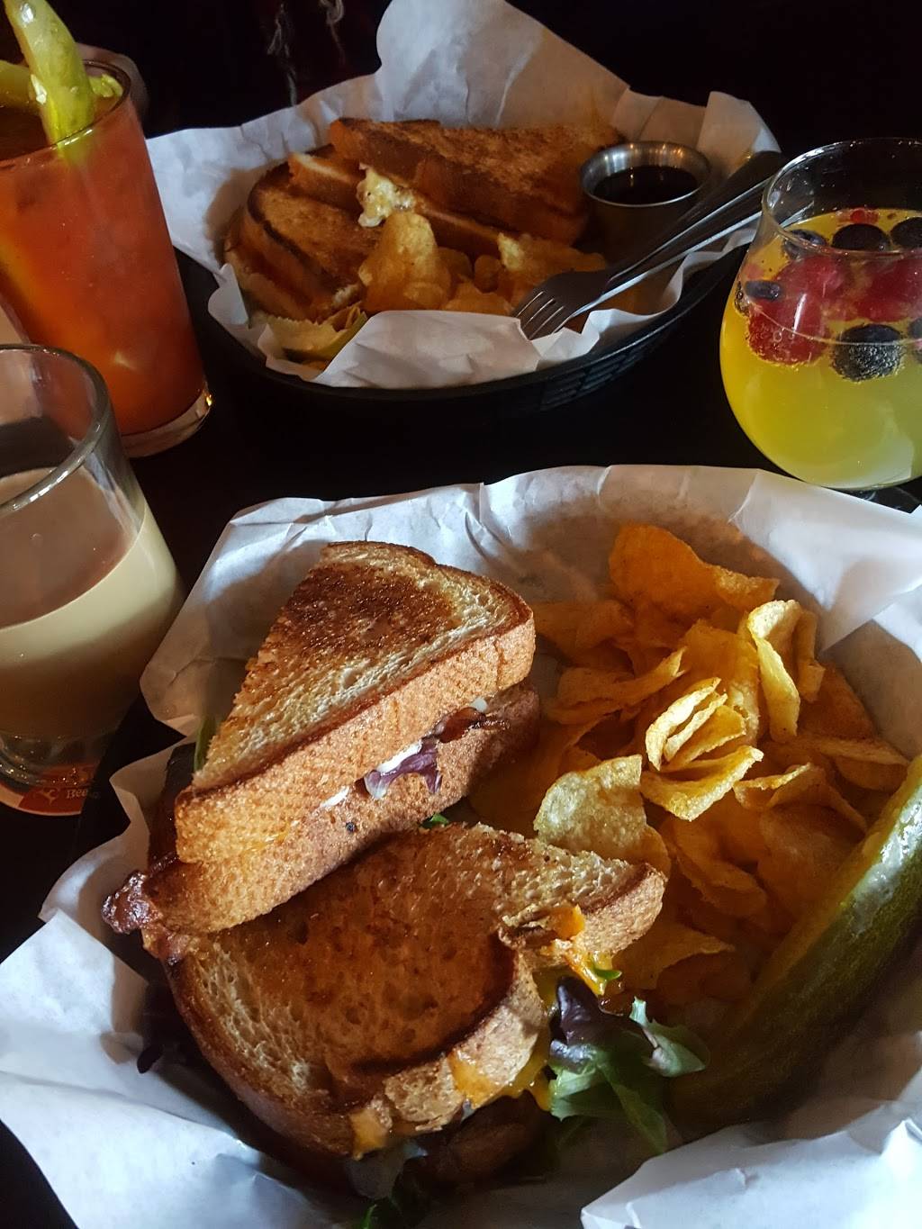 The Wheel Barrel | restaurant | 925 N Kansas Ave, Topeka, KS 66608, USA | 7852896767 OR +1 785-289-6767