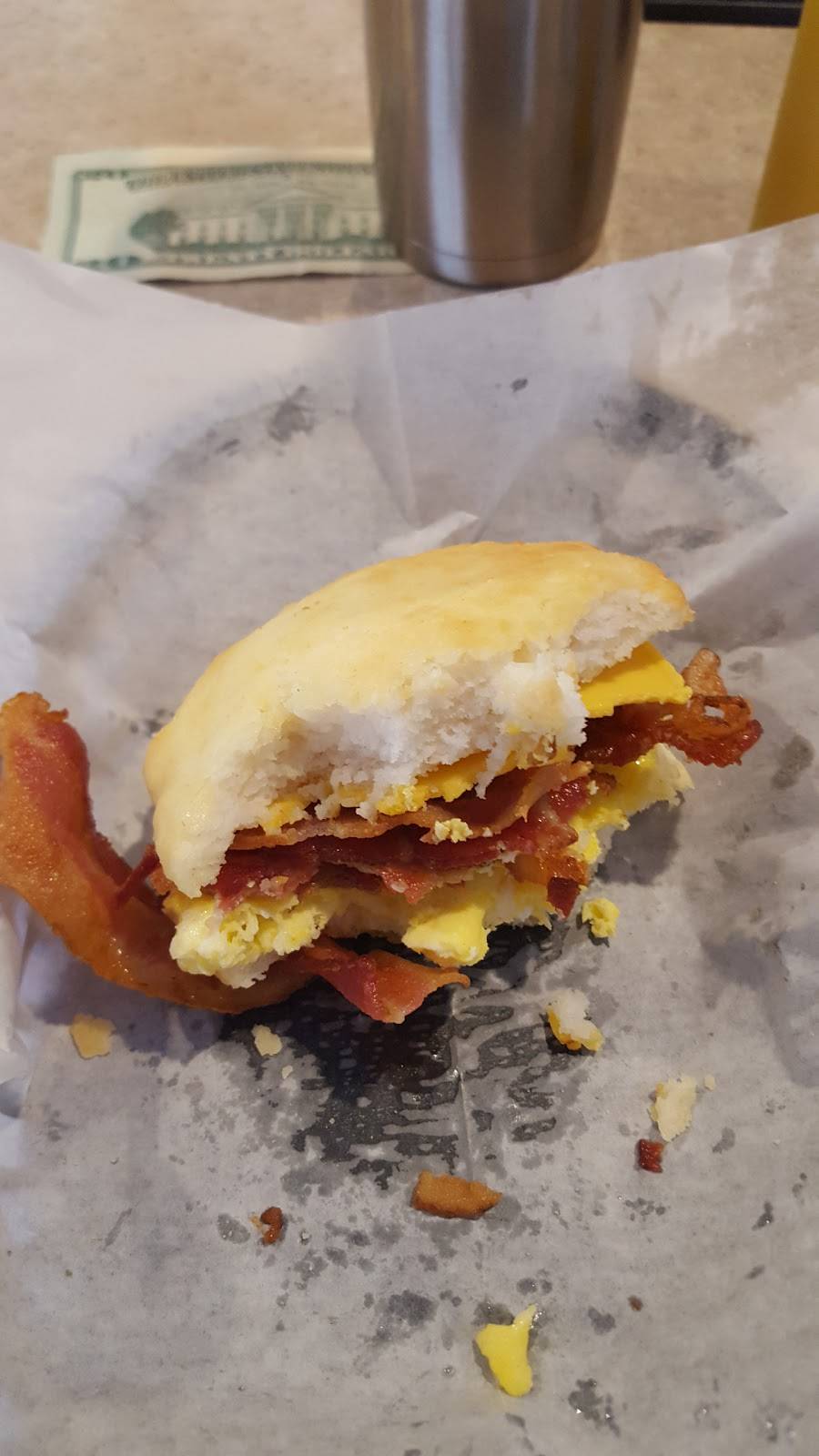 County Line Mini Mall & Cafe | restaurant | 20677 E Lynchburg Salem Turnpike, Forest, VA 24551, USA | 4346162552 OR +1 434-616-2552