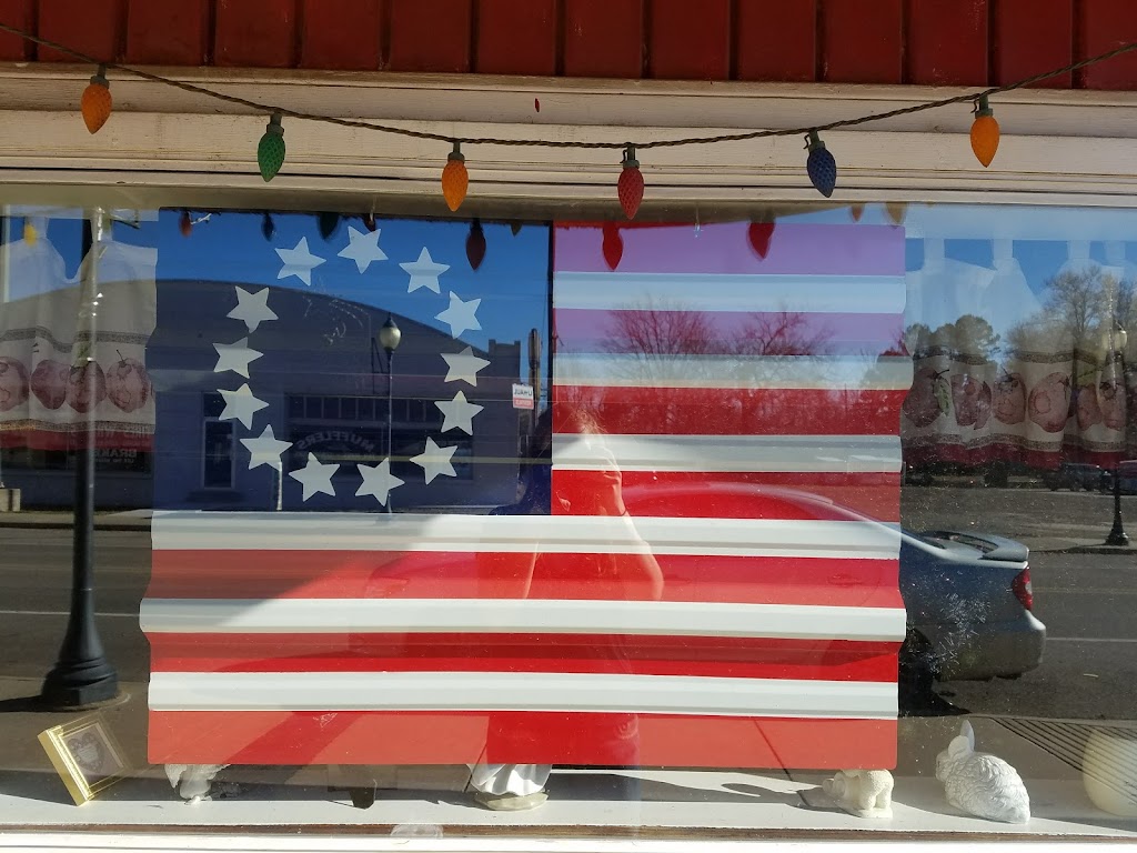 Rock Cafe | restaurant | 355 S Main St, Waldron, AR 72958, USA | 4796372975 OR +1 479-637-2975