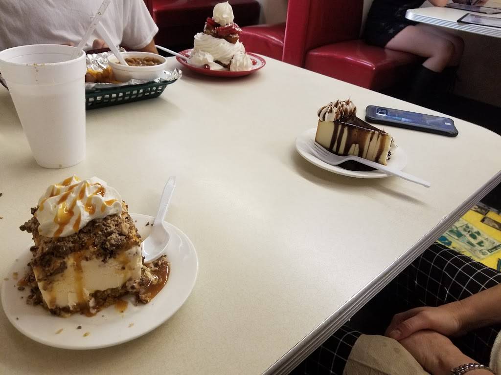 Pops Diner | restaurant | 109 N Lake Park Blvd, Carolina Beach, NC 28428, USA | 9104587377 OR +1 910-458-7377