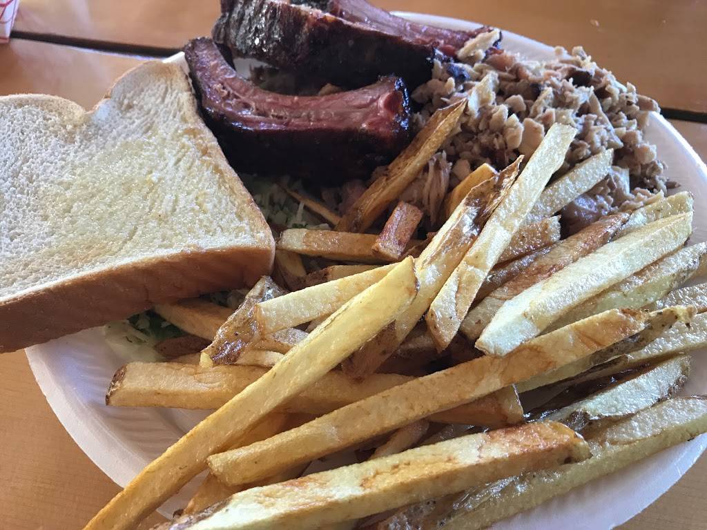 Amos BBQ & Biscuits | restaurant | 697 Hightower Rd, Ball Ground, GA 30107, USA | 7708893866 OR +1 770-889-3866