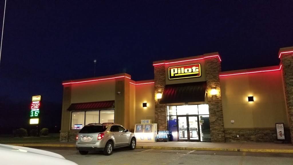 Pilot Travel Center | restaurant | 900 Plaza Ave, Woodhull, IL 61490, USA | 3093344550 OR +1 309-334-4550