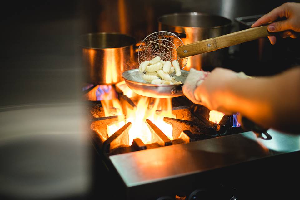 Bouquet Restaurant | restaurant | 519 Main St, Covington, KY 41011, USA | 8594917777 OR +1 859-491-7777