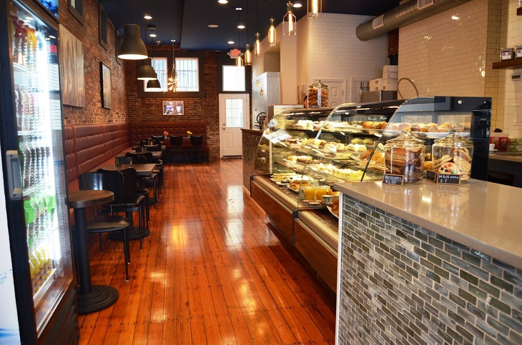 Broadway’s Pastry & Coffee Shop | bakery | 258 W Broadway, Boston, MA 02127, USA | 6172682253 OR +1 617-268-2253