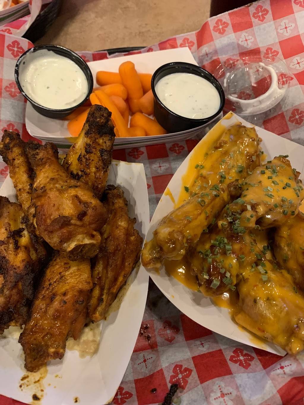 The Watering Hole East | restaurant | 8300 Northwoods Dr, Lincoln, NE 68505, USA | 4024888300 OR +1 402-488-8300