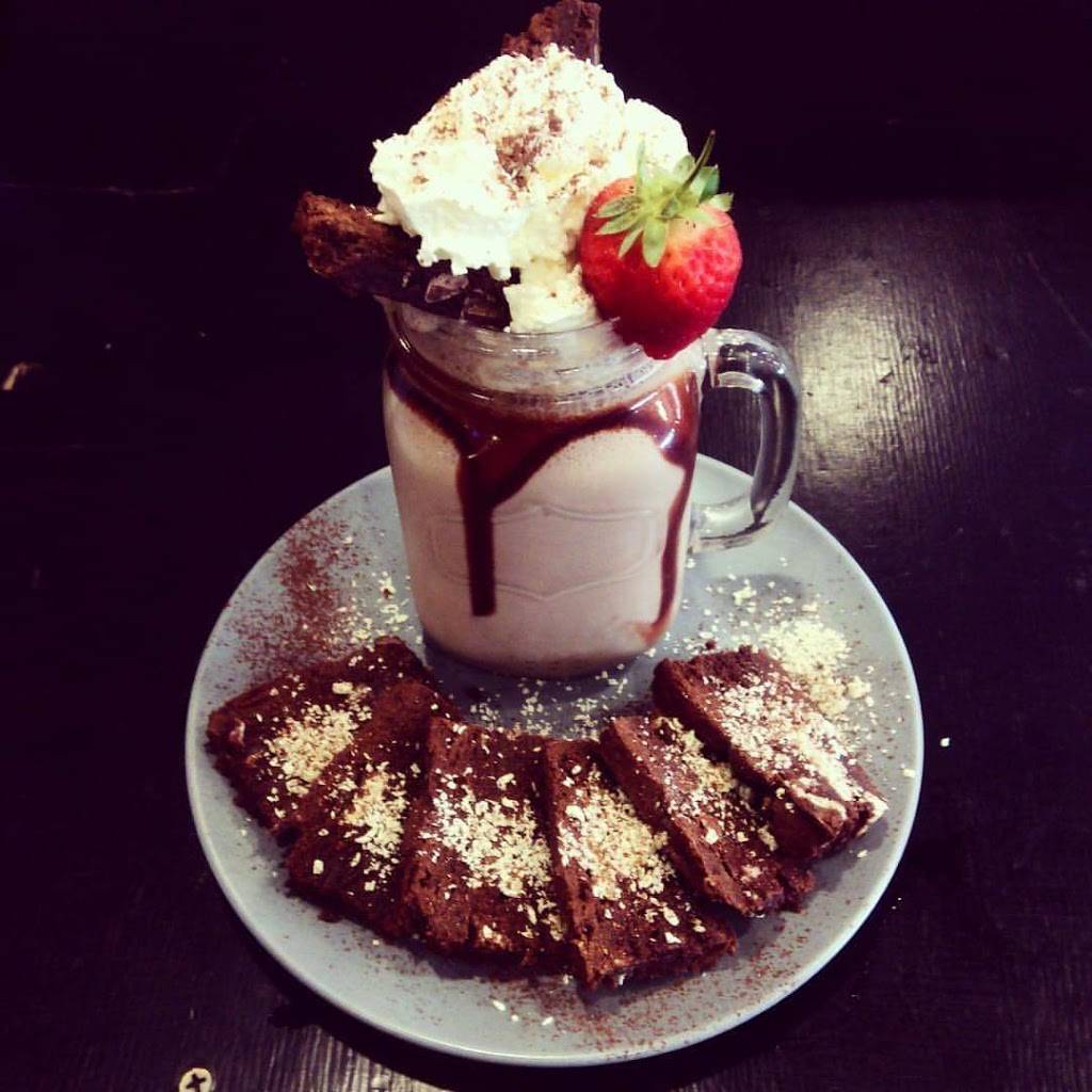 Monster Shakes | restaurant | 425 S Sunrise Way Suite H-7, Palm Springs, CA 92262, USA | 7603259803 OR +1 760-325-9803