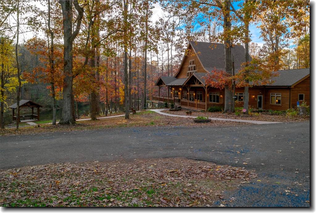 Sanders Ridge Vineyard, Winery and Events | restaurant | 3200 Round Hill Rd, Boonville, NC 27011, USA | 3366771700 OR +1 336-677-1700