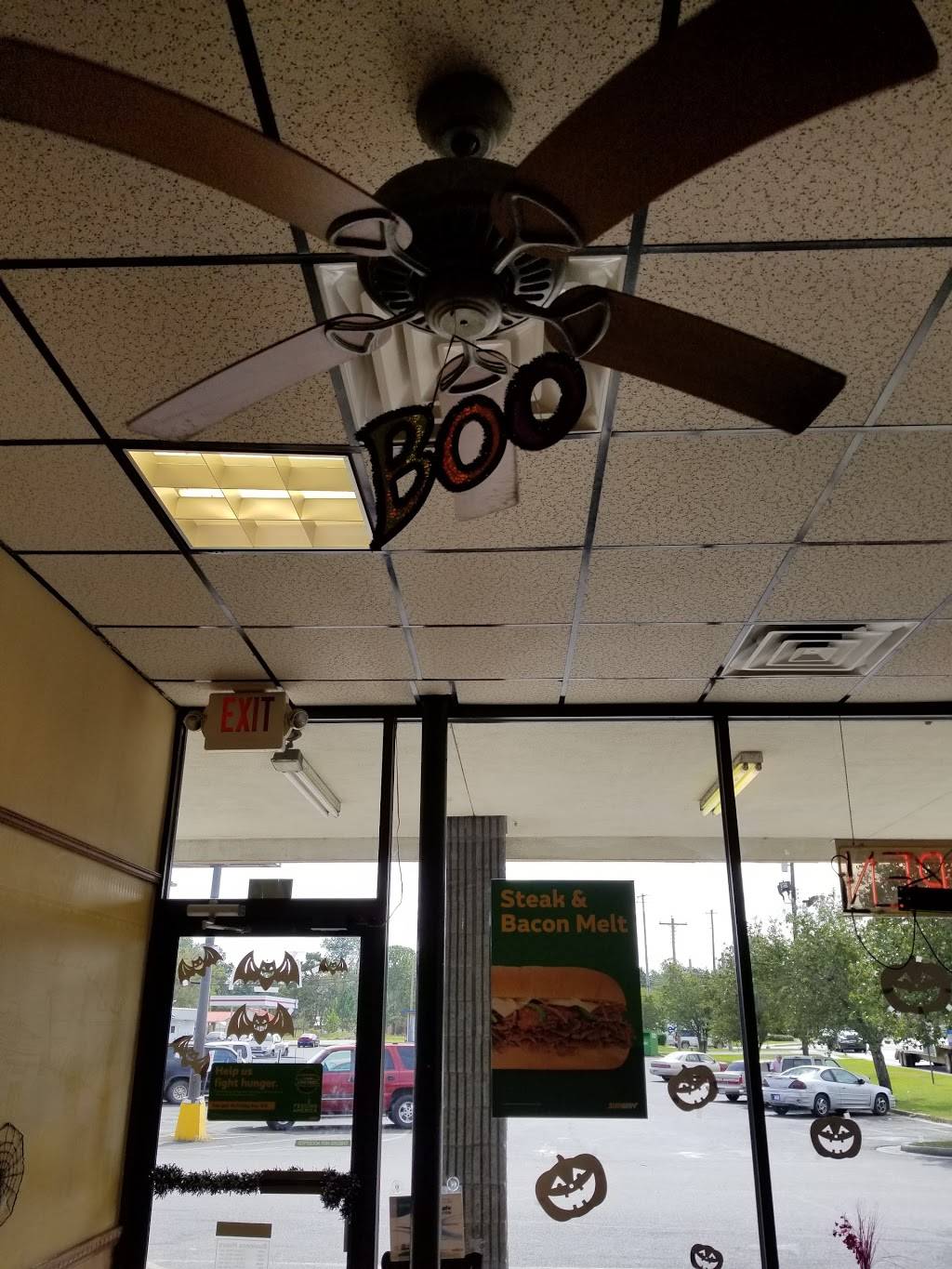Subway | restaurant | 700 W 4th St, Adel, GA 31620, USA | 2298962430 OR +1 229-896-2430