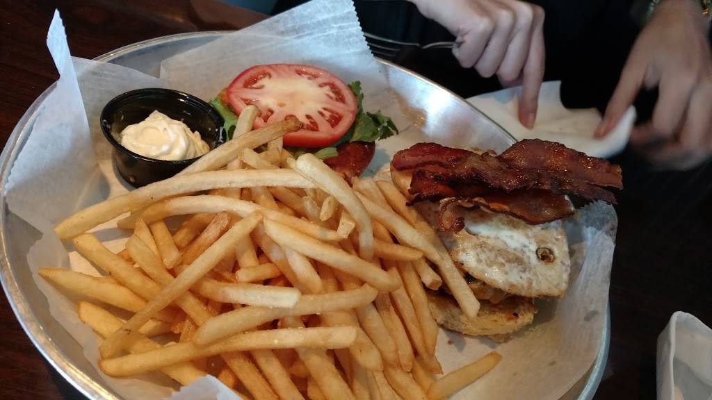 SportsBook of Charleston | restaurant | 4950 Centre Pointe Dr #166, North Charleston, SC 29418, USA | 8437459555 OR +1 843-745-9555