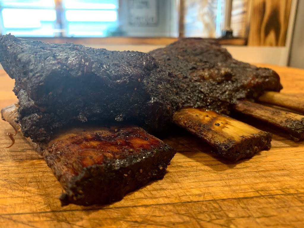 Outlaw Smokehouse | restaurant | 215 West E Front St, Napoleon, OH 43545, USA | 4195920405 OR +1 419-592-0405