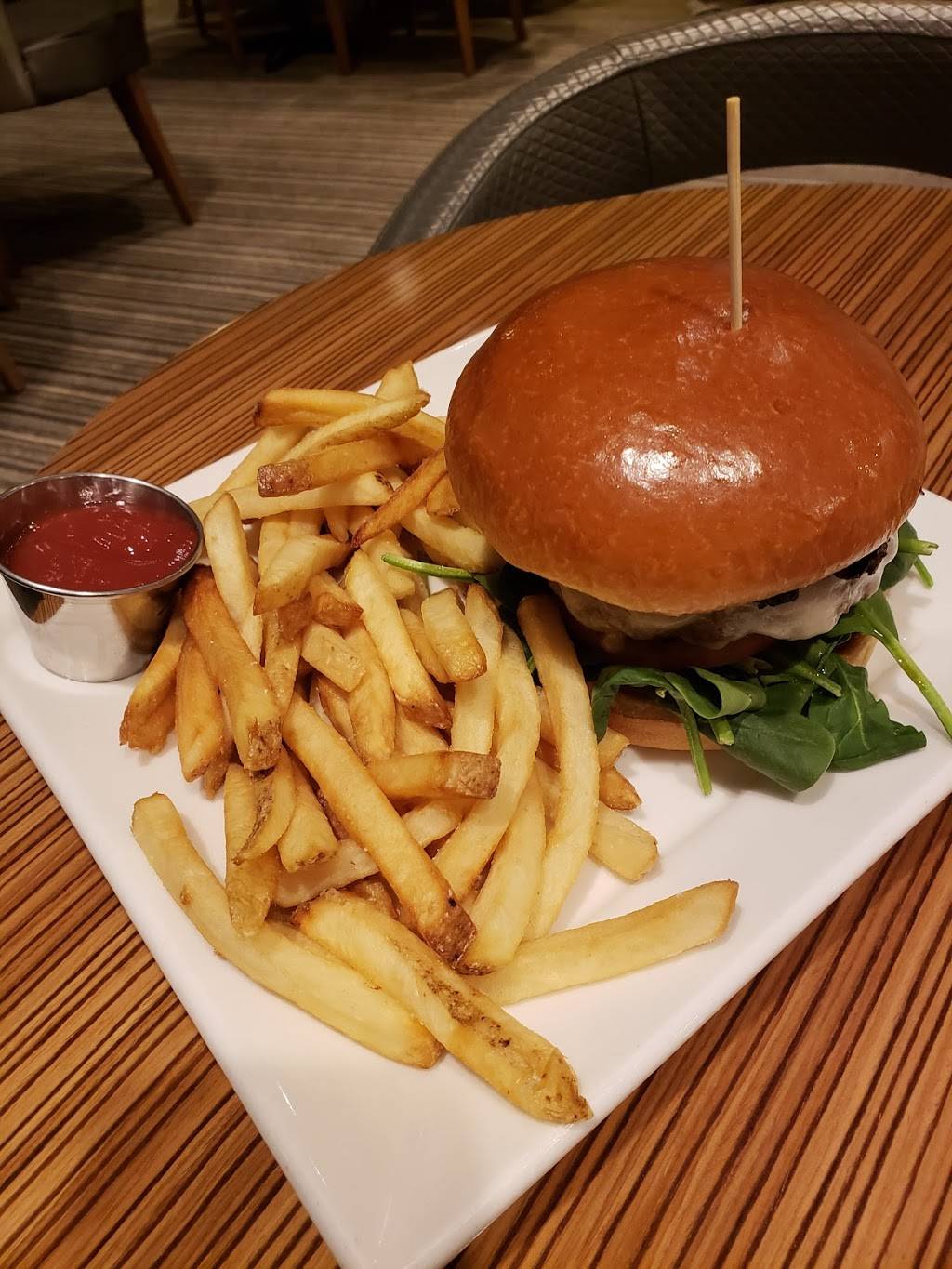 Regatta Bar & Grille | restaurant | 1113 6th Ave, Seattle, WA 98101, USA | 2064641980 OR +1 206-464-1980