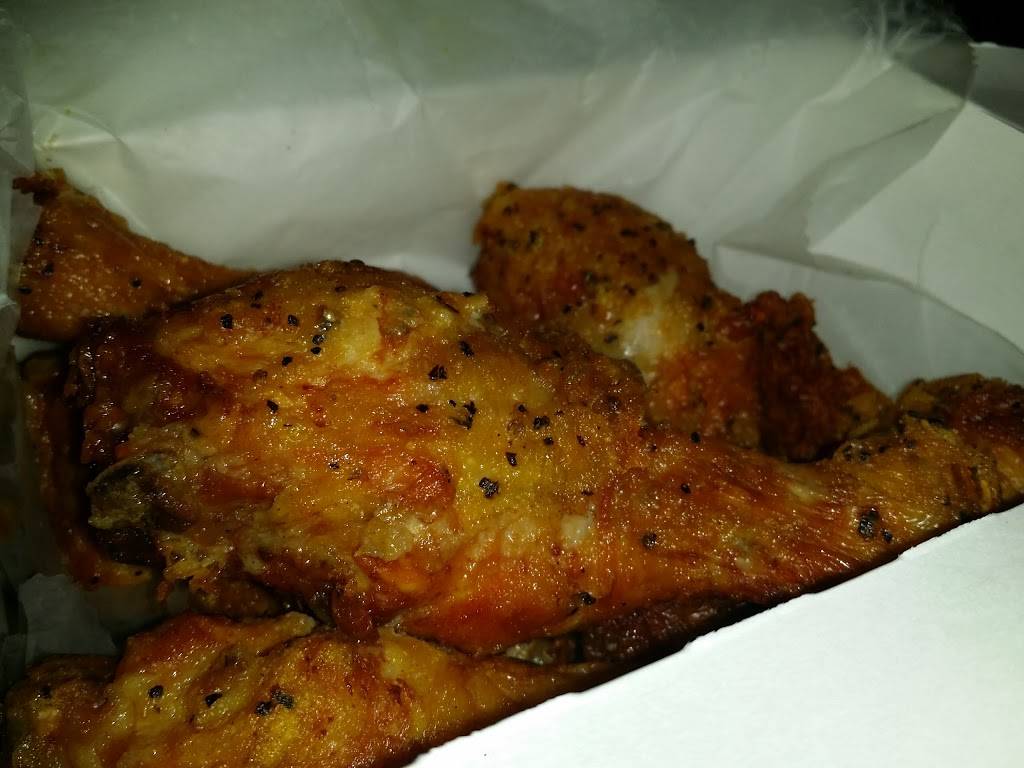 Walts Flavor Crisp Chicken Express | restaurant | 103 N Lincoln St, Wilmington, DE 19805, USA | 3024292587 OR +1 302-429-2587