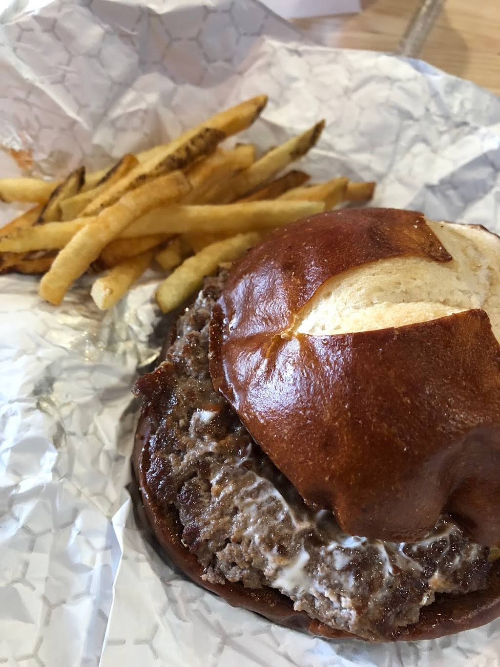 That Burger Joint | restaurant | 2105 N Veterans Pkwy, Bloomington, IL 61704, USA | 3098082382 OR +1 309-808-2382