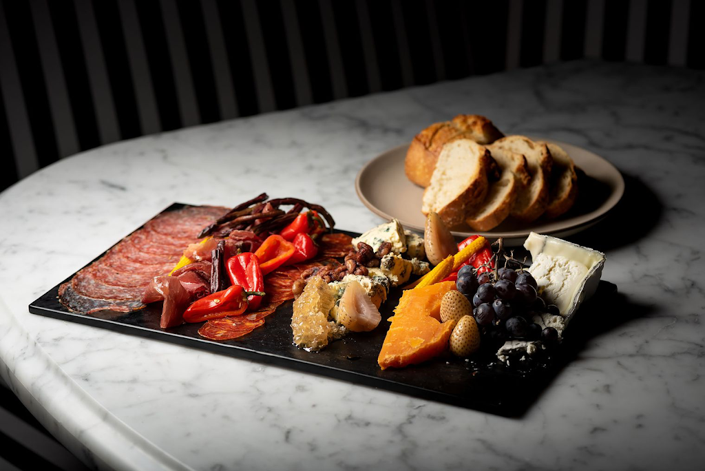 Harriets | restaurant | 8490 Sunset Blvd, West Hollywood, CA 90069, USA | 4242811860 OR +1 424-281-1860