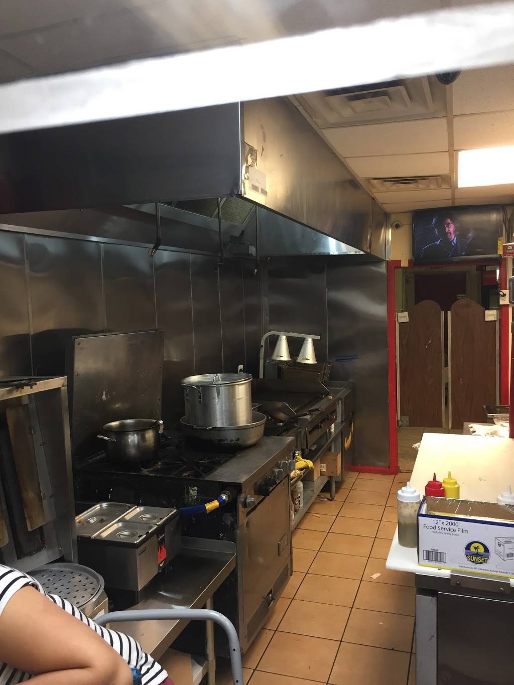 New Vivianas Grill | restaurant | 3334 W Chicago Ave, Chicago, IL 60651, USA | 7738010432 OR +1 773-801-0432