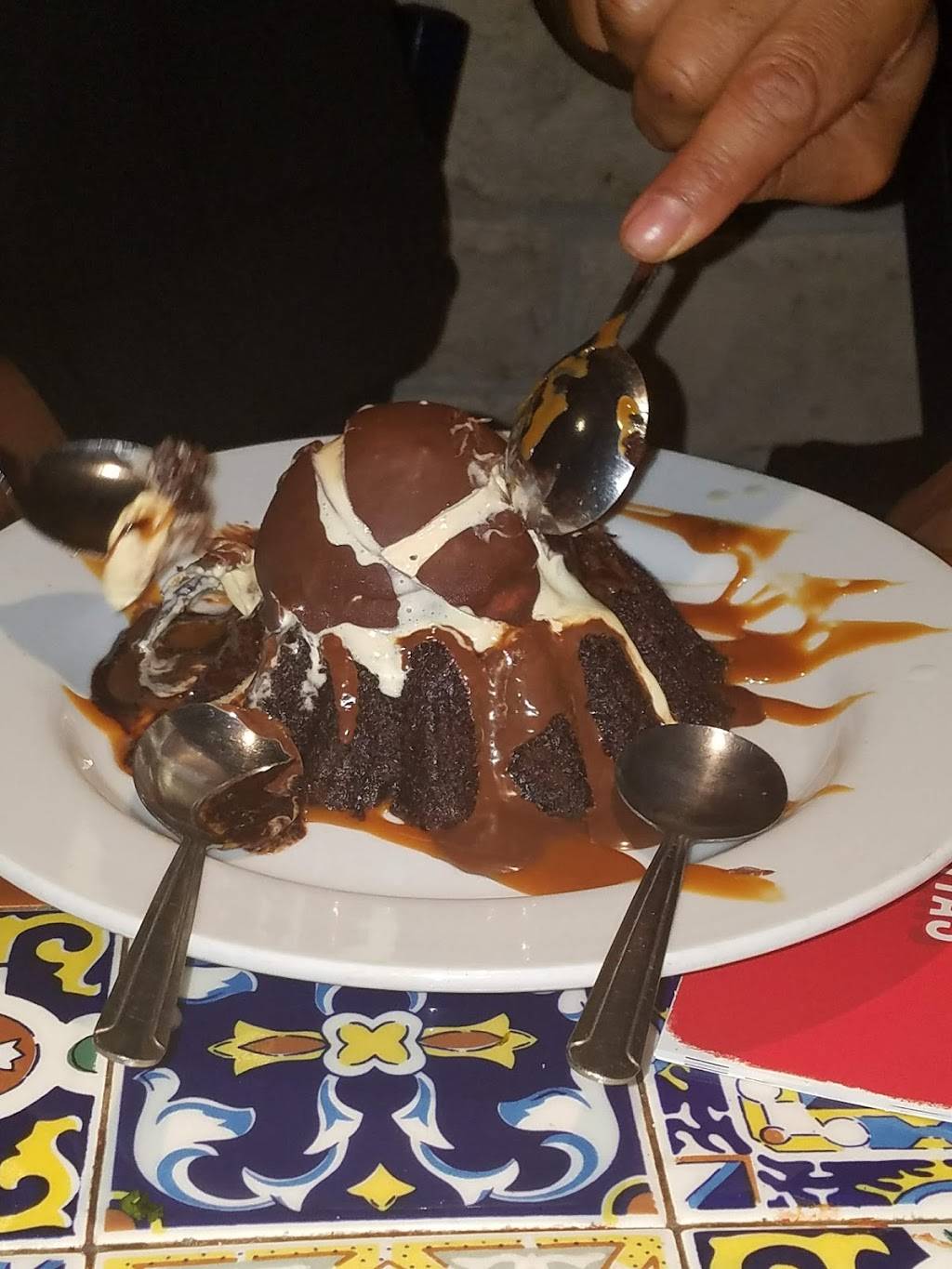 Chilis Grill & Bar | meal takeaway | 1041 S Sutton Rd, Streamwood, IL 60107, USA | 6304832352 OR +1 630-483-2352