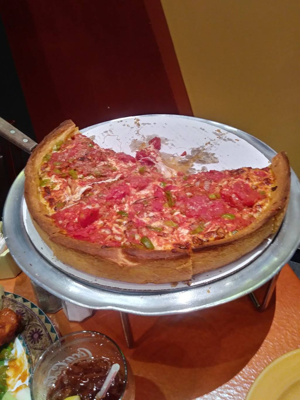 Chicagos Pizza | restaurant | 1919 W Montrose Ave, Chicago, IL 60613, USA | 7733481700 OR +1 773-348-1700
