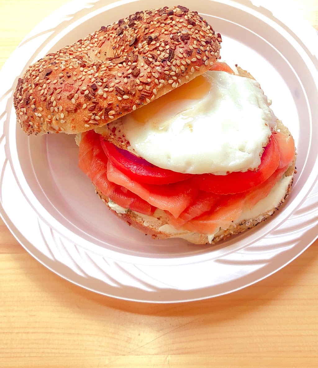 Broad Nosh Bagels | restaurant | 2350 Broadway, New York, NY 10024, USA | 2126000933 OR +1 212-600-0933