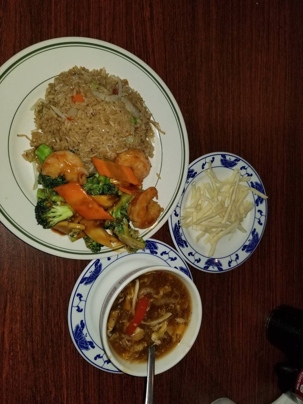 Golden Chopsticks | restaurant | 903 Columbiana-Canfield Rd, Columbiana, OH 44408, USA | 3304825177 OR +1 330-482-5177