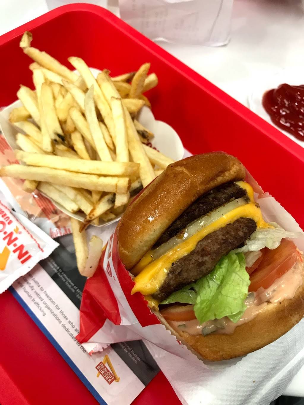 In-N-Out Burger | restaurant | 1417 Fitzgerald Dr, Pinole, CA 94564, USA | 8007861000 OR +1 800-786-1000