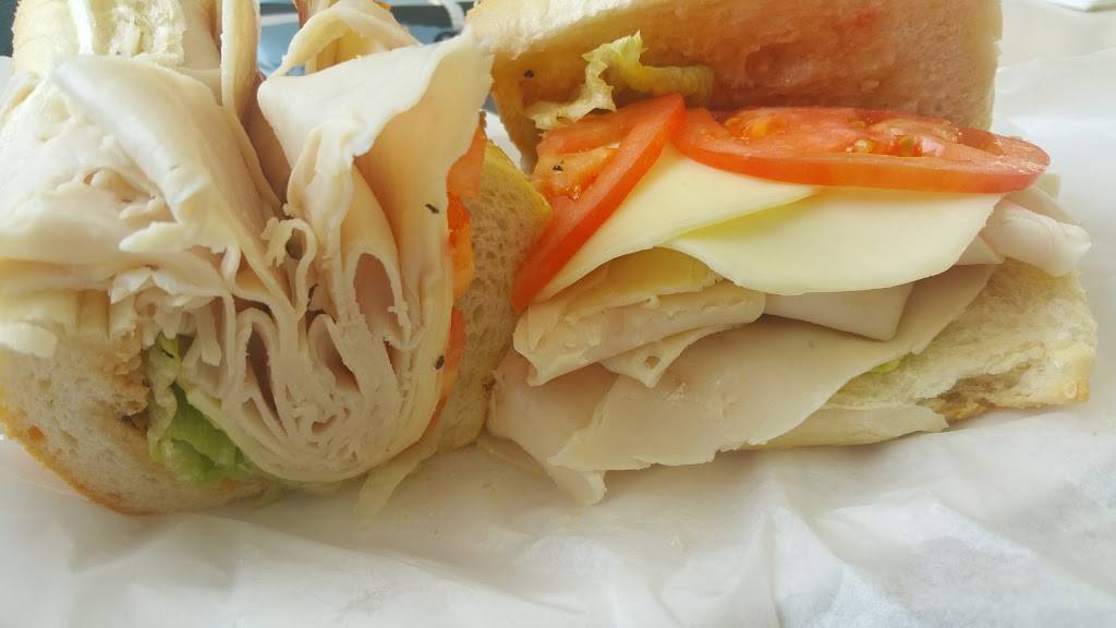 Marios | restaurant | 1700 W Lake St, Addison, IL 60101, USA | 6307750178 OR +1 630-775-0178