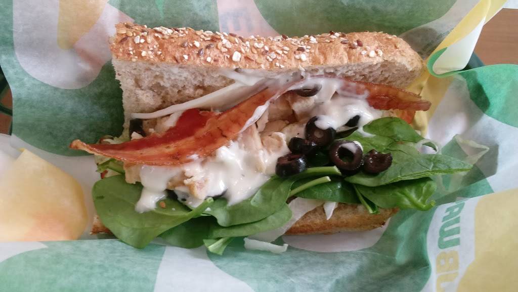 Subway | meal takeaway | 9377 NE Cascades Pkwy, Portland, OR 97220, USA | 5035484889 OR +1 503-548-4889