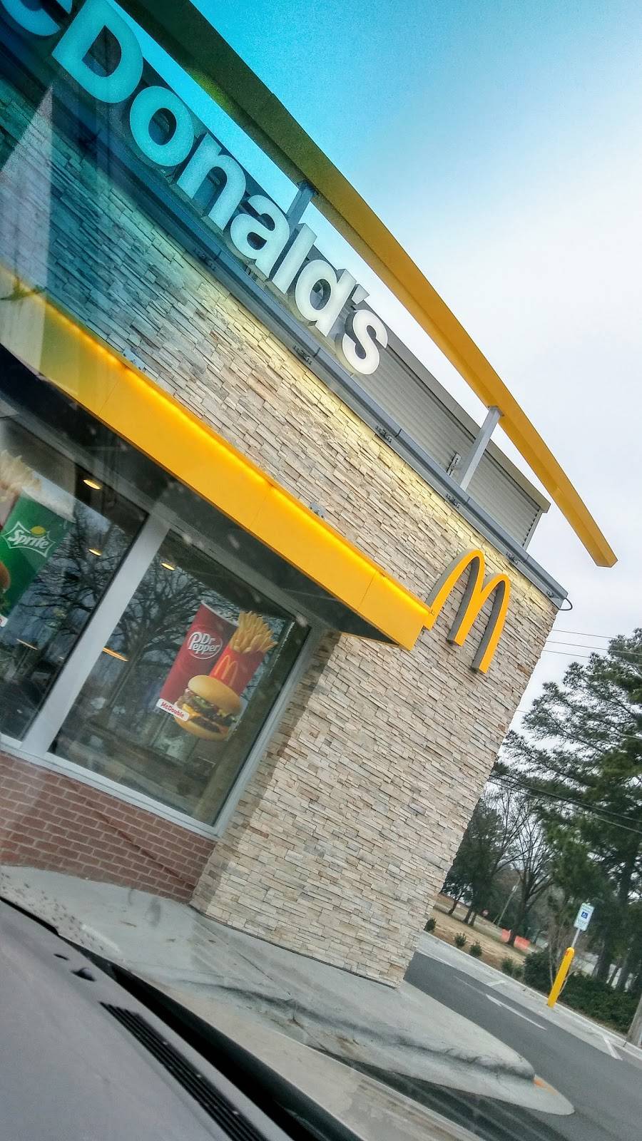 McDonalds | cafe | 600 E Main St, Benson, NC 27504, USA | 9198948503 OR +1 919-894-8503