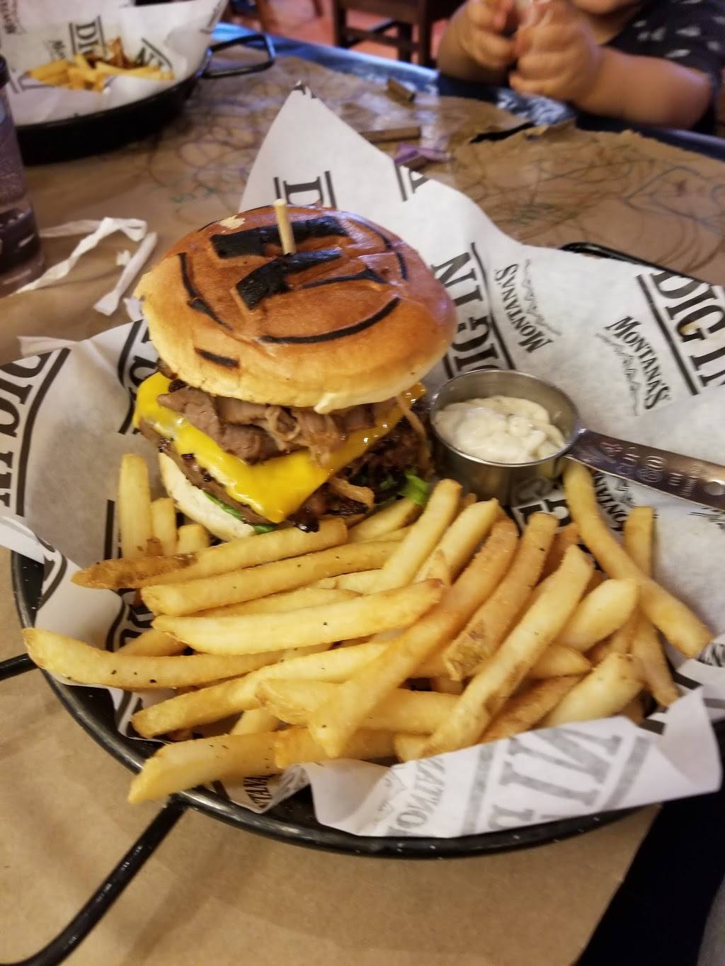 Montanas | restaurant | 111 5th Ave, Orangeville, ON L9W 5B7, Canada | 5199412121 OR +1 519-941-2121