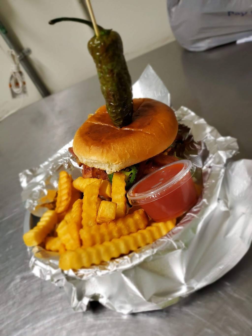 Netos burgers | restaurant | 14417 Rudi Kuefner Dr, El Paso, TX 79928, USA | 9158529101 OR +1 915-852-9101