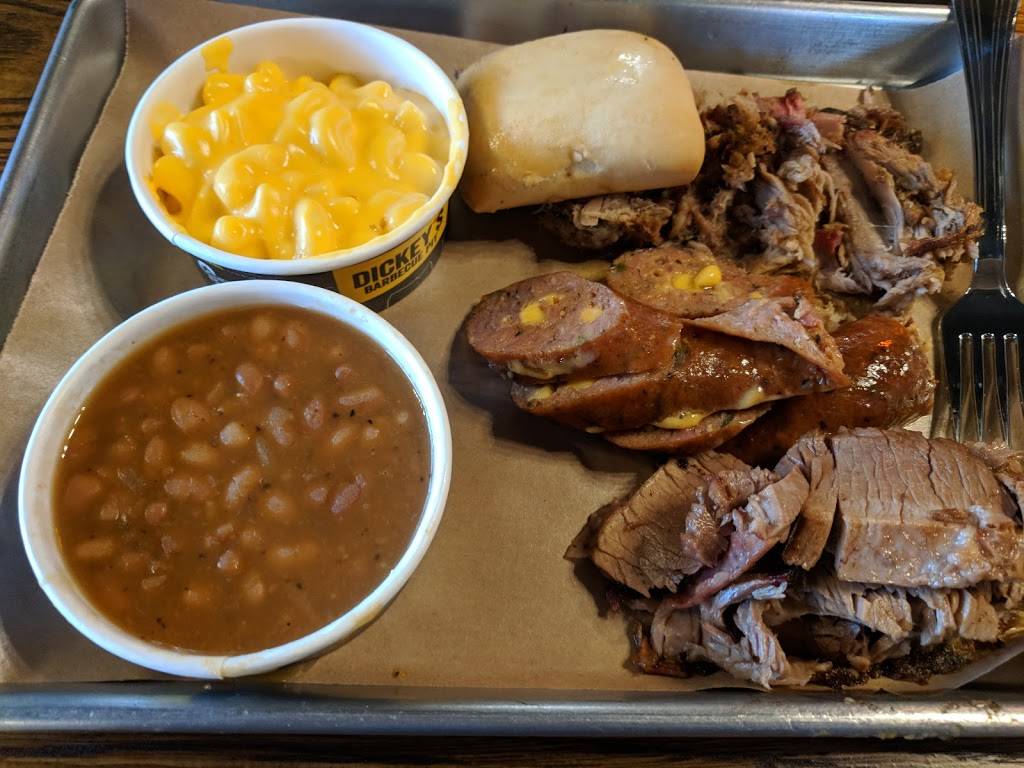 Dickeys Barbecue Pit | restaurant | 6681 Grand Ave, Gurnee, IL 60031, USA | 8475967290 OR +1 847-596-7290