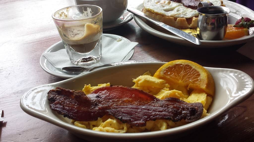 Costellos Travel Caffe | cafe | 2222 NE Broadway St, Portland, OR 97232, USA | 5032870270 OR +1 503-287-0270