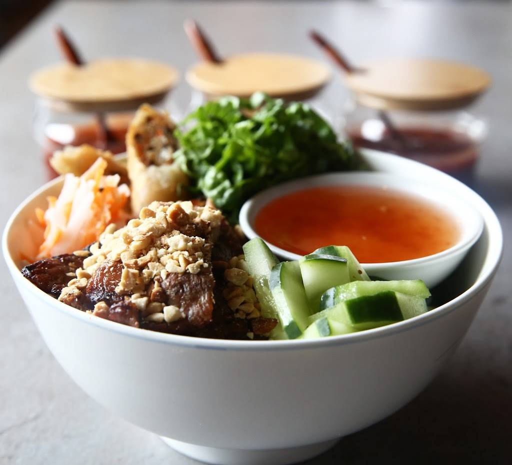 Four Sisters - A Taste of Vietnam | restaurant | 1001 S Main St STE 151, Fort Worth, TX 76104, USA | 6823859353 OR +1 682-385-9353